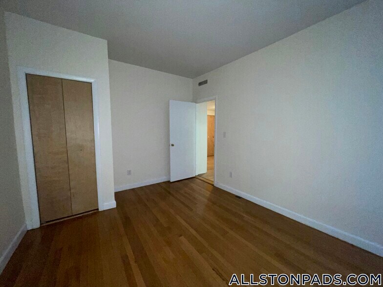 Building Photo - 1131 Commonwealth Ave