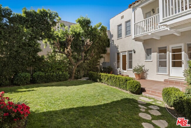 Building Photo - 8664 W Olympic Blvd