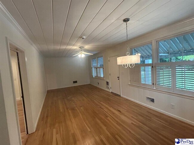 Building Photo - 503 Greenway Dr