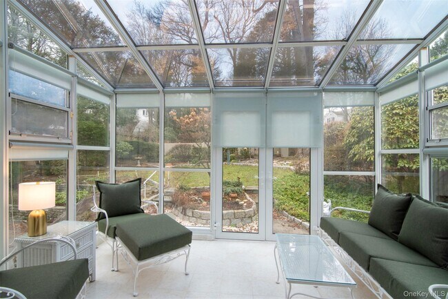 Building Photo - 68 Wildway