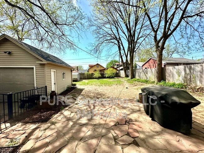 Building Photo - 5011 Miami St