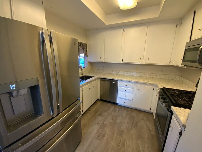 Building Photo - 610 Parkview Dr