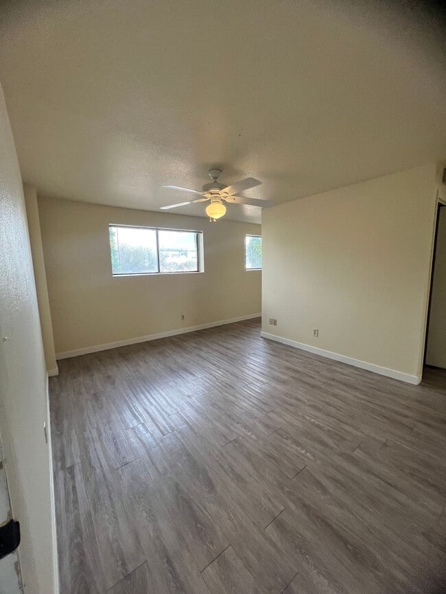 Building Photo - 825 W 400 N