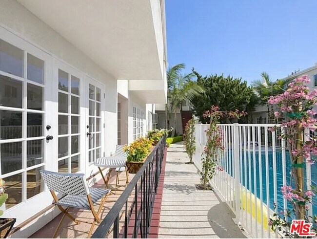 Building Photo - 1033 20th St