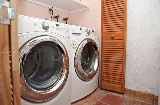 Building Photo - 19216 NE 25th Ave