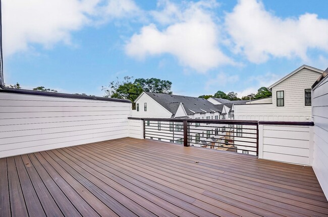 Building Photo - NEW TOWNHOME W/ ROOFTOP TERRACE @ 5West Te...