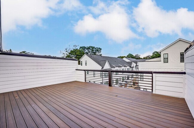 Building Photo - TOWNHOME W/ ROOFTOP TERRACE @ 5West Terraces!