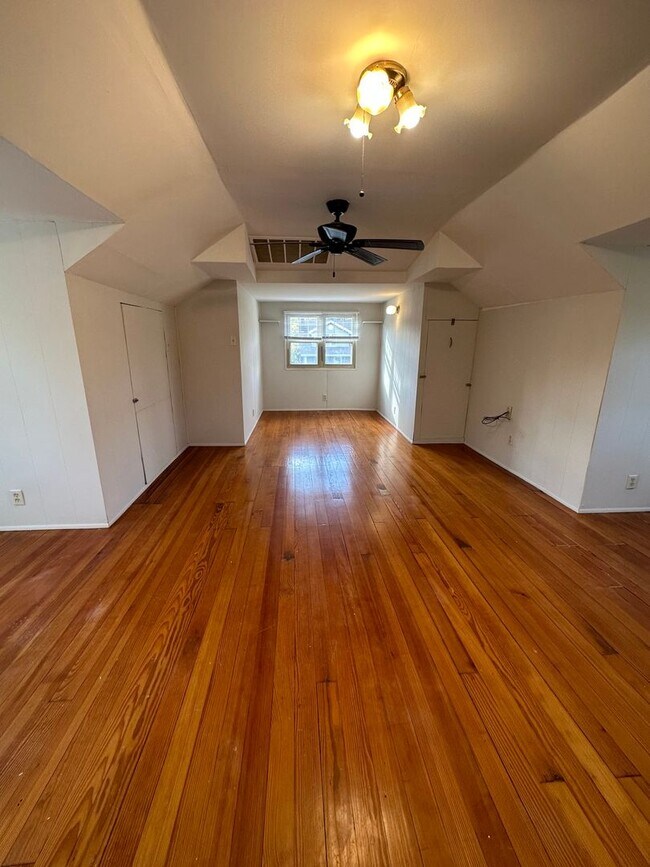 Building Photo - CHEVIOT - Charming 3 bed 1.5 bath brick cape cod