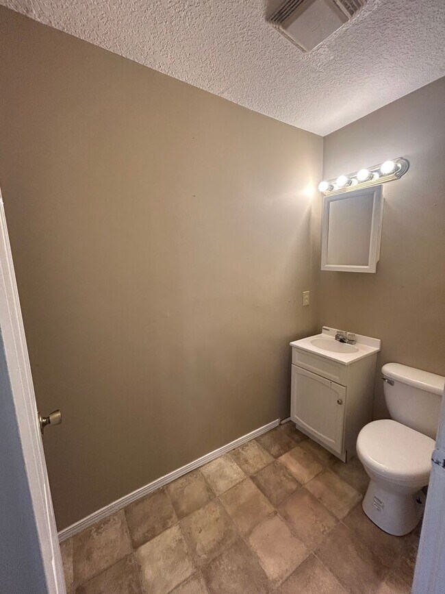 Building Photo - New Listing!!!