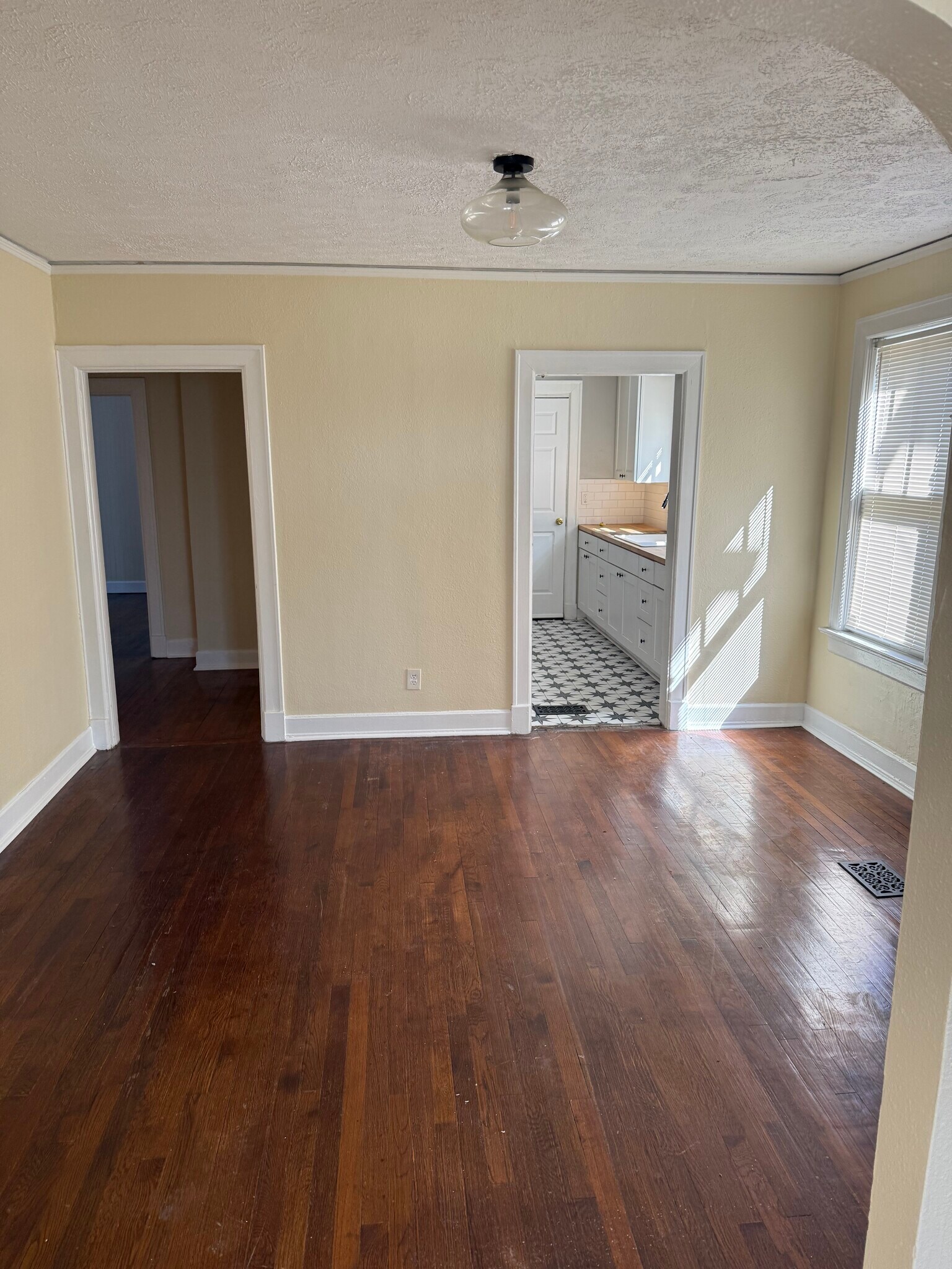 Dining room - 2589 Park St