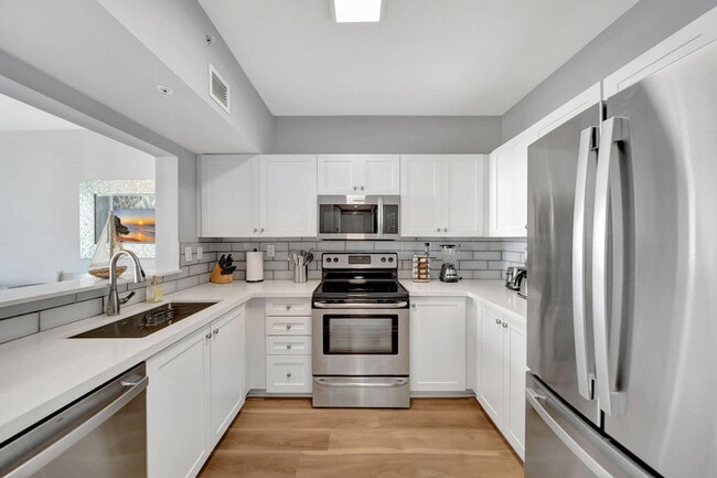 Building Photo - 3020 NE 32nd Ave