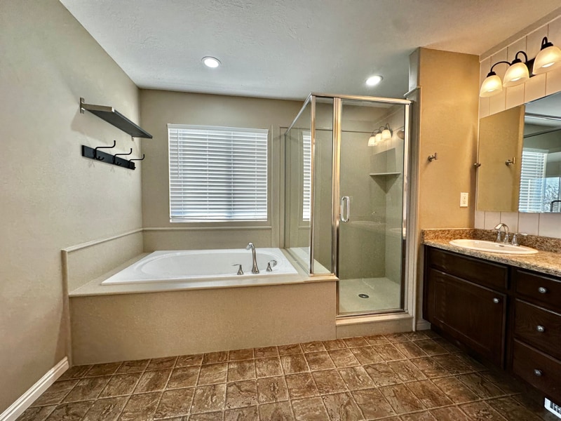 Building Photo - 1976 80 N