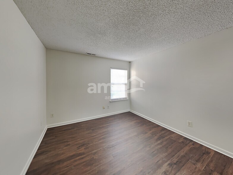 Building Photo - 10502 Plantain Ct