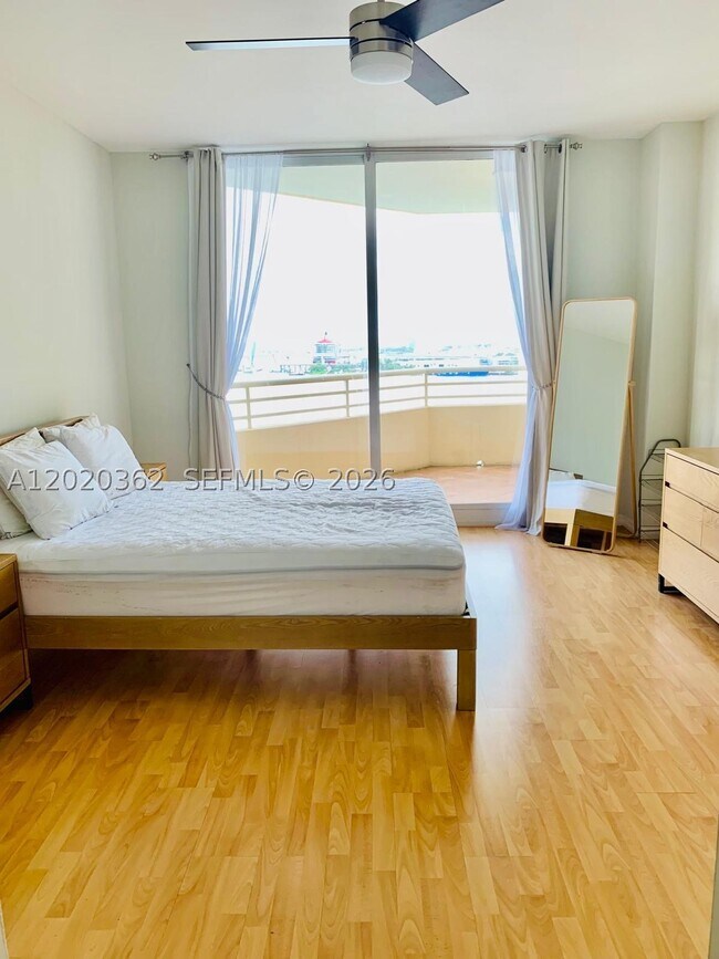 Building Photo - 888 Brickell Key Dr