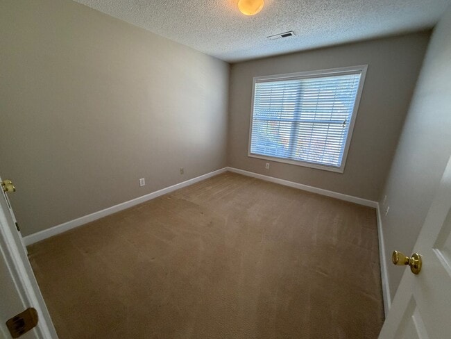 Building Photo - Elon / Townhome