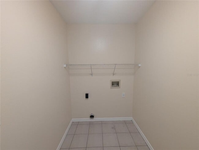 Building Photo - 515 Royal Ridge St