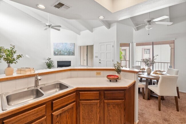 Building Photo - Spacious 2 Bedroom, 2 Bathroom Condo