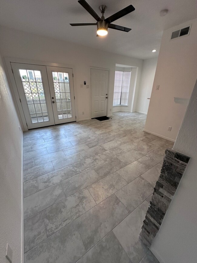 Building Photo - 2121 El Paseo St