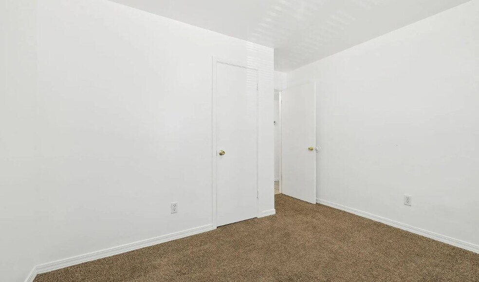 Building Photo - 4 Bentwood Ln