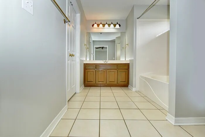 Building Photo - 15065 Warren Dr
