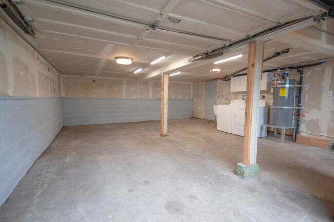 Building Photo - 11000 SW Walnut St