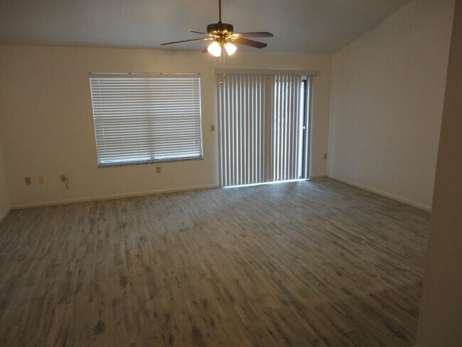 Building Photo - Nice TownHOME PENDING APPLICATION