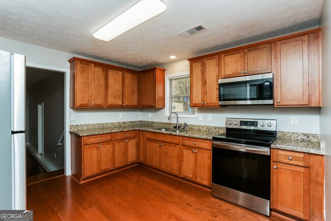 Building Photo - 1677 Pheasant Dr