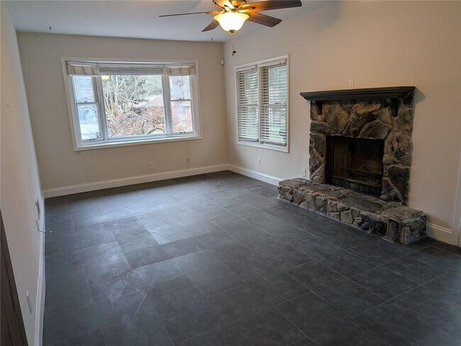 Building Photo - 3036 Hudson Ct