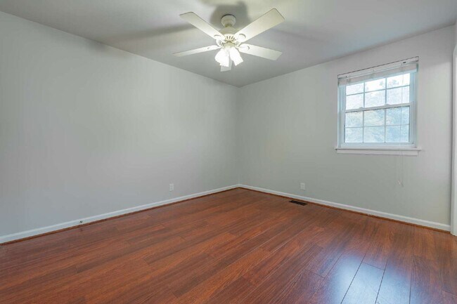 Building Photo - 207 Whitnel Dr