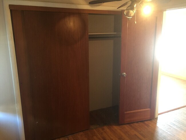 Building Photo - 16 W Brookside St