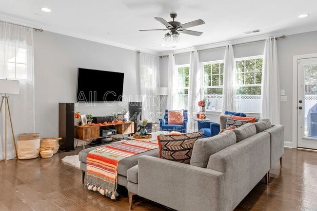 Building Photo - 504 Flip Trail