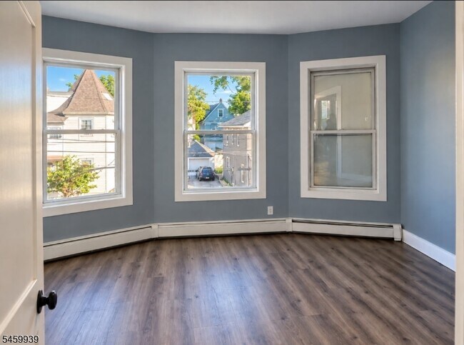 Building Photo - 173 Watson Ave