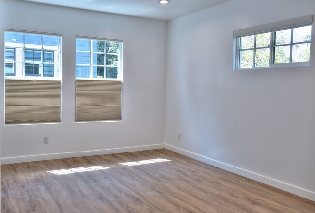 Building Photo - Available Now Brand New 4 Bedroom/5 Bath T...