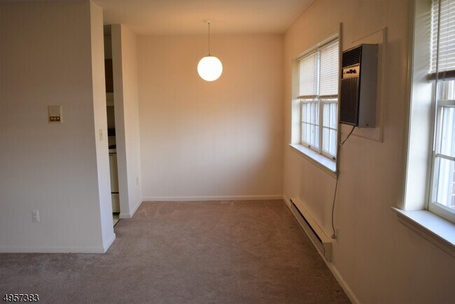 Building Photo - 37 E Main St