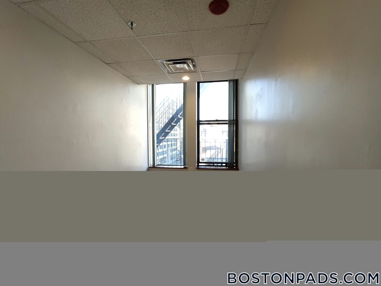 Building Photo - 72 Kneeland St