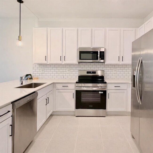 Building Photo - 2735 Skyline Lp