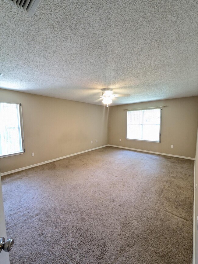 Building Photo - 7570 Pepperwood St