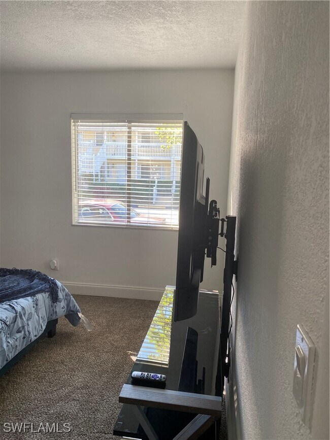 Building Photo - 4617 Bayshore Dr