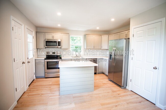 Building Photo - 607 Hillview Rd