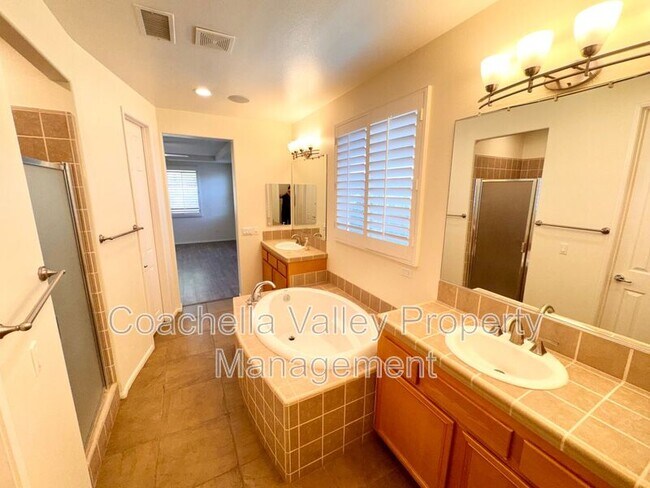 Building Photo - 138 Shoreline Dr