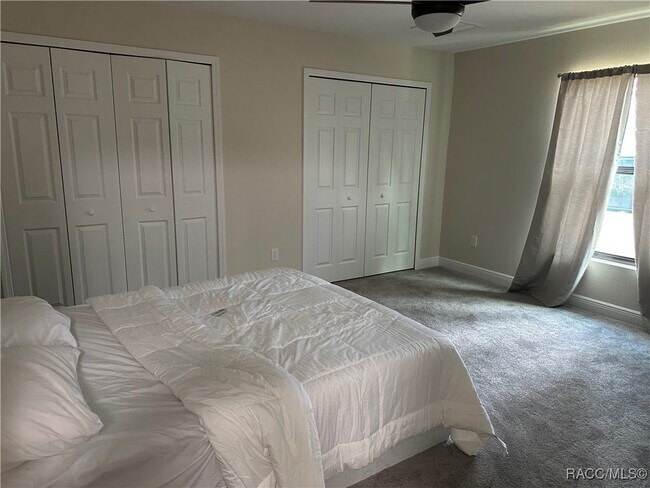 Building Photo - 5780 N Lena Dr