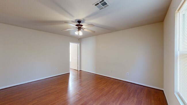 Building Photo - FREE DECEMBER RENT! PETS WELCOME!!!