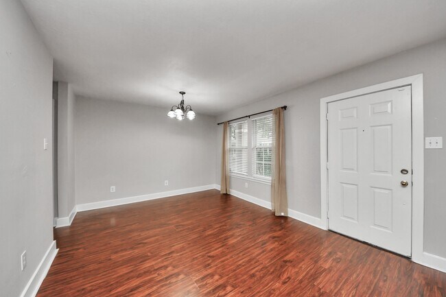 Building Photo - 1536 Kew Garden Dr