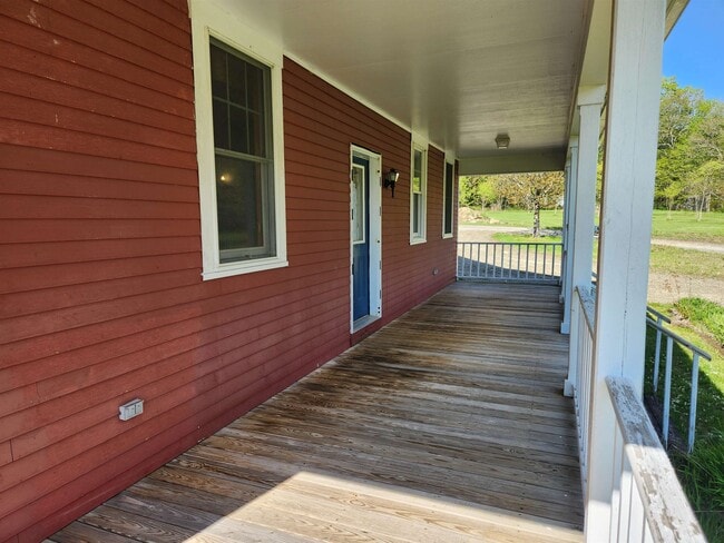 Building Photo - 109 N Hollow Rd