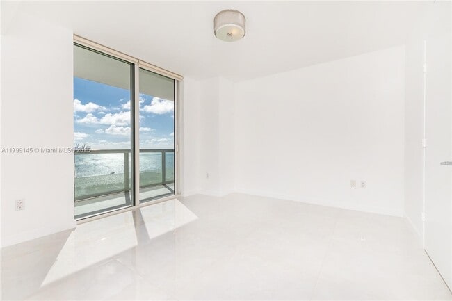 Building Photo - 50 Biscayne Blvd