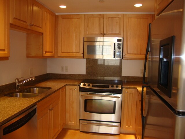 Building Photo - 10 Bowdoin St