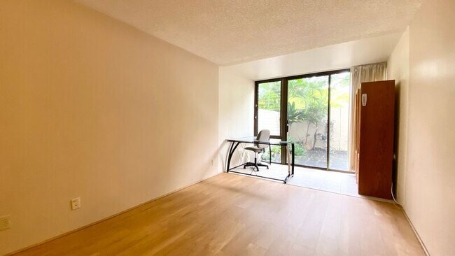 Building Photo - 3138 Waialae Ave