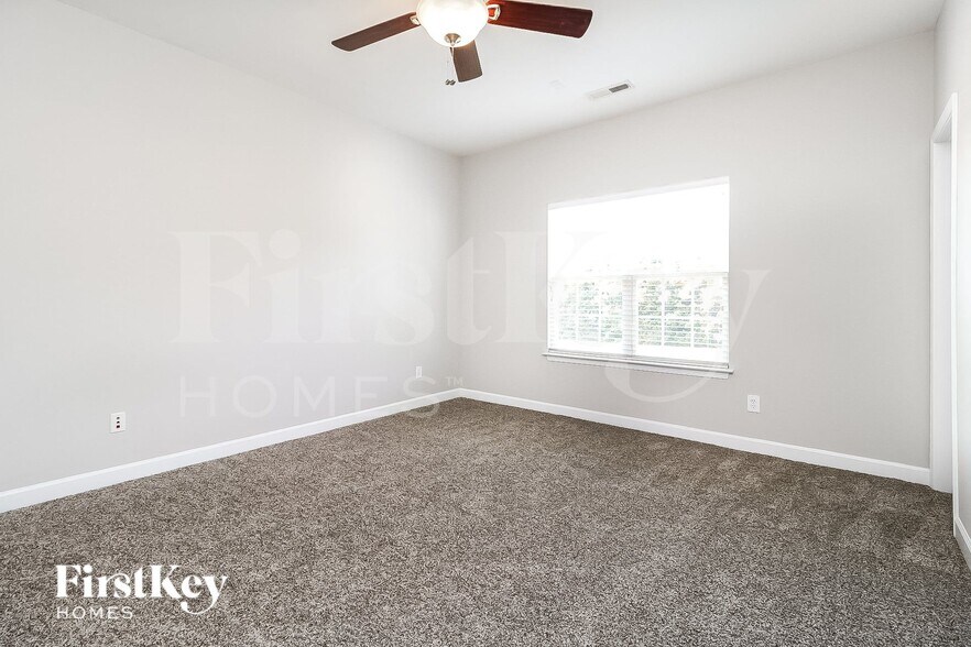 Building Photo - 6255 Glen Way Dr