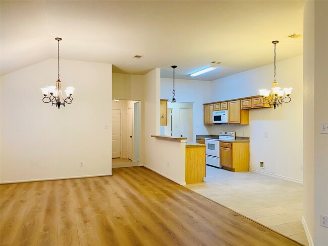 Building Photo - 5747 Wandering Creek Dr