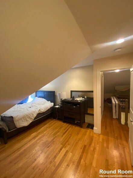 Building Photo - 25 Lothrop St